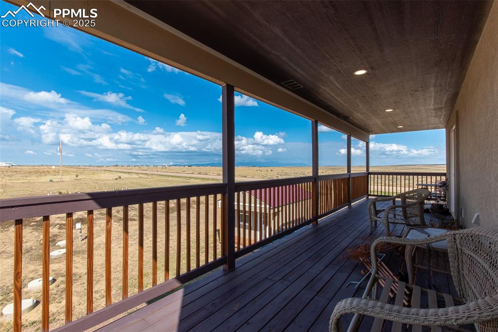 Image 29 of 39: Deck