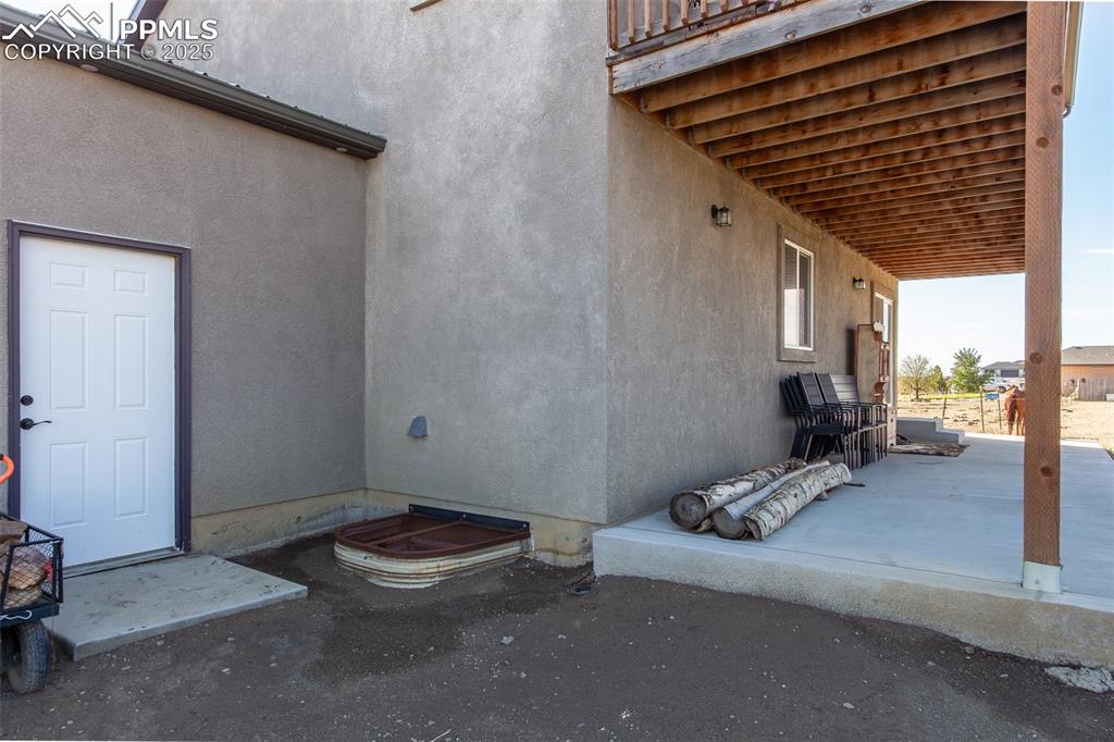 Image 30 of 39: Patio