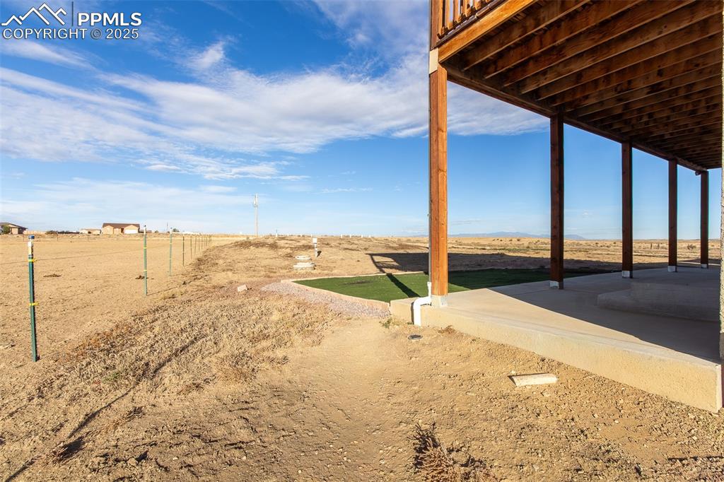 Image 32 of 39: Yard