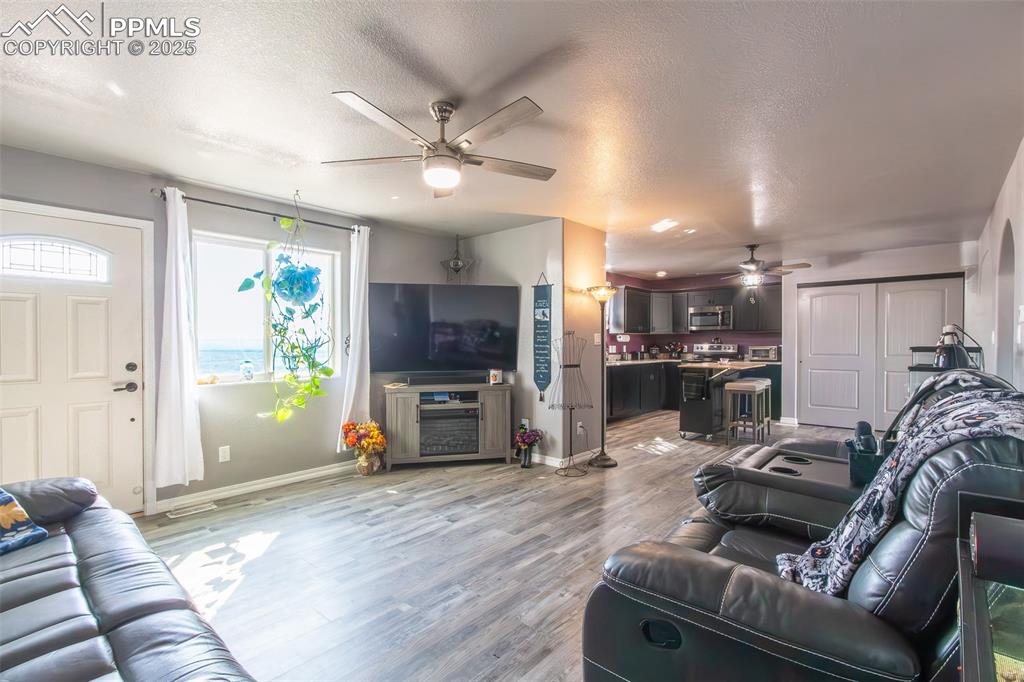 Image 5 of 39: Living Room