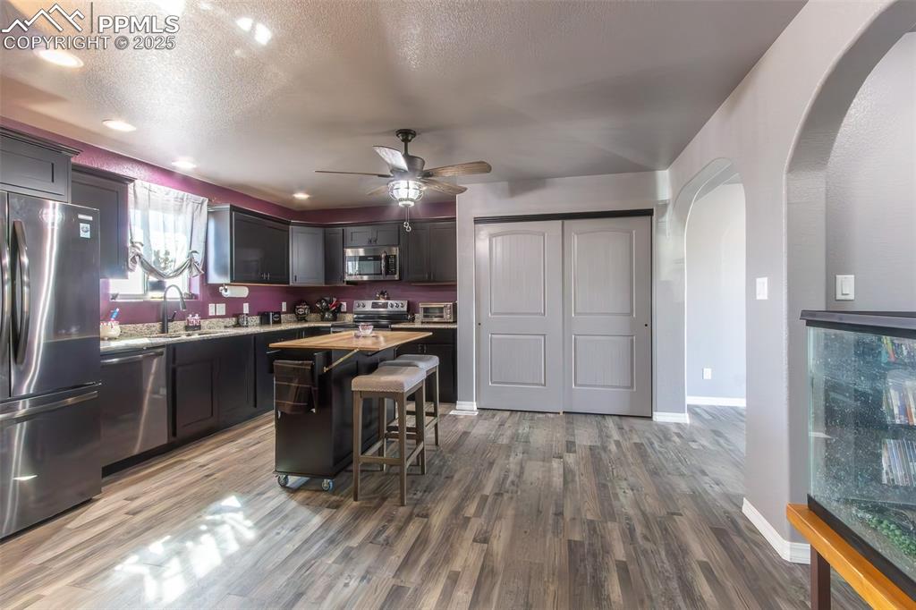 Image 6 of 39: Kitchen