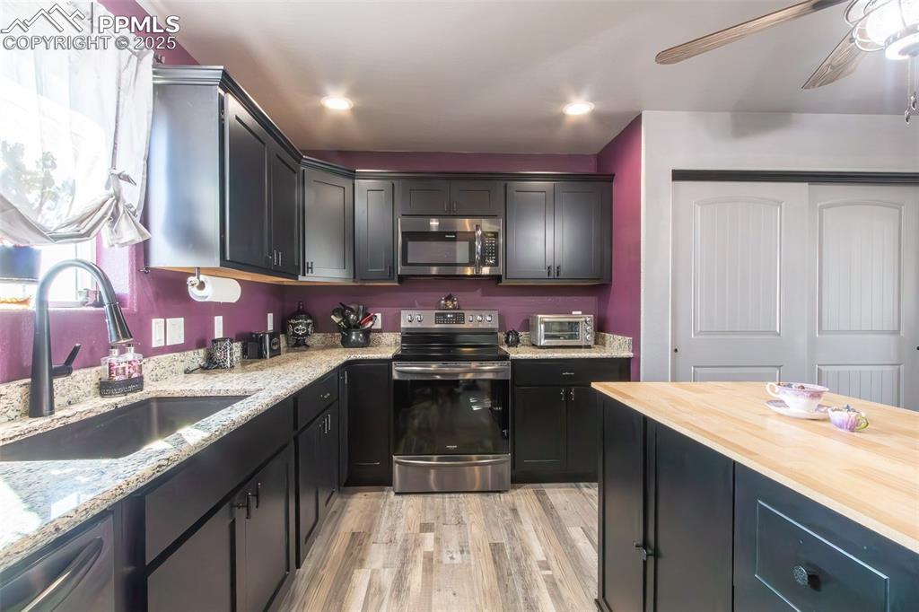 Image 8 of 39: Kitchen