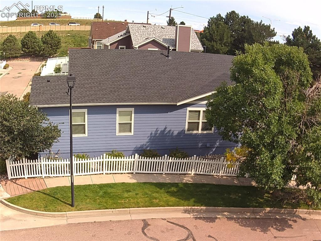 Image 32 of 41: Visitors will enjoy plenty of convenient parking options, perfect for guest