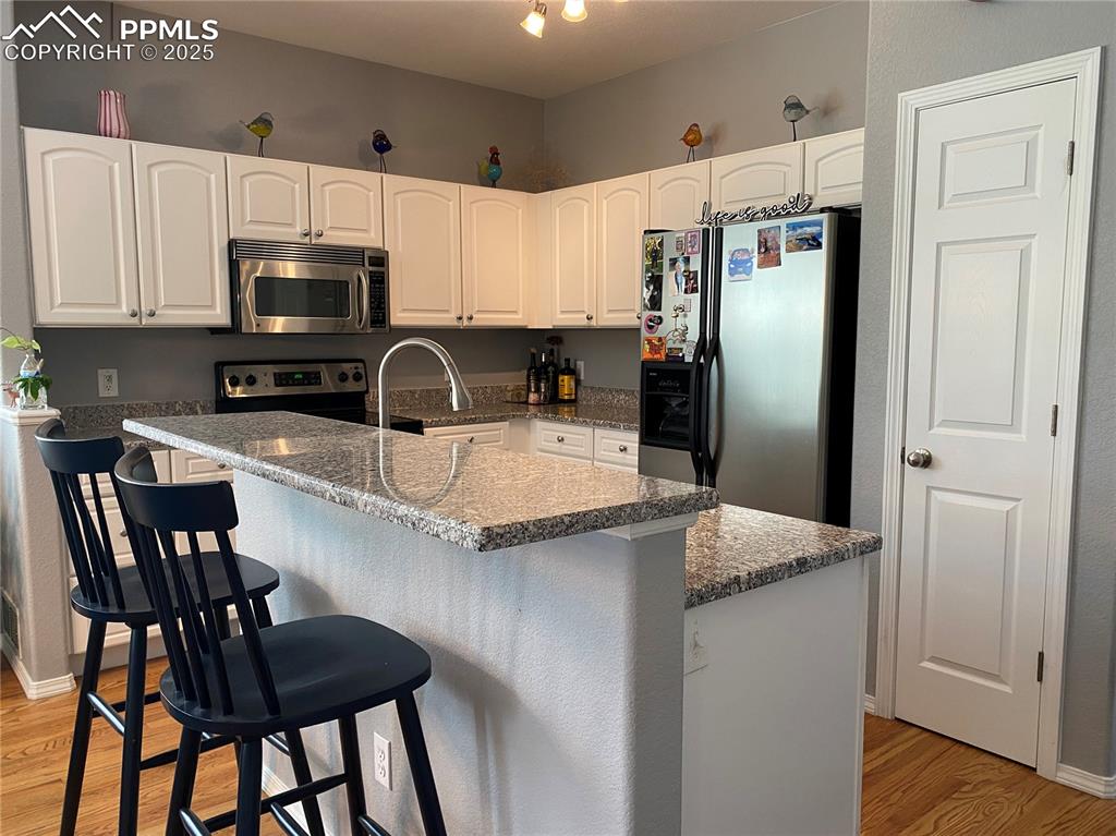 Image 5 of 41: Don’t miss the newly upgraded kitchen featuring granite countertops, modern