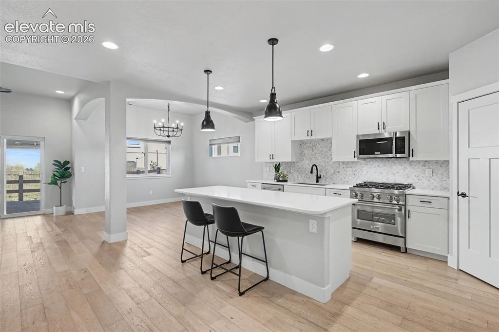 Image 13 of 33: Kitchen