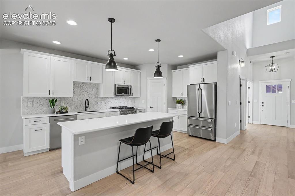 Image 14 of 33: Kitchen