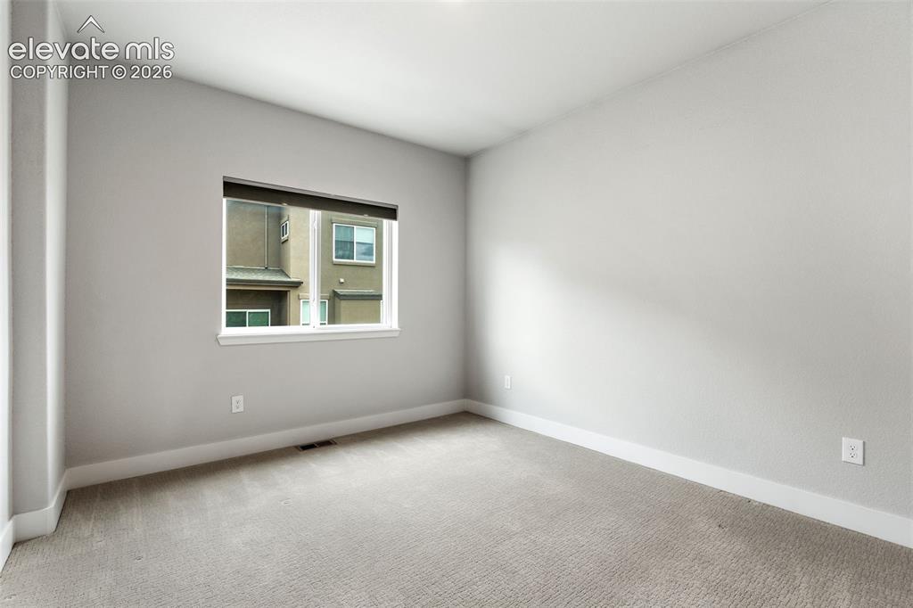 Image 38 of 43: Neutral wall finishes