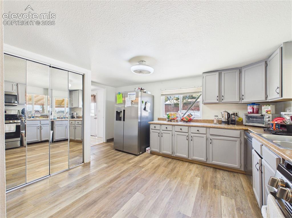 Image 11 of 36: Kitchen