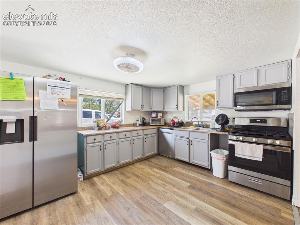 Image 12 of 36: Kitchen