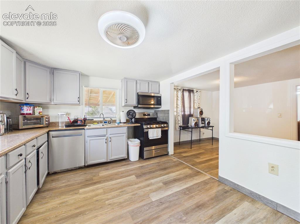 Image 13 of 36: Kitchen