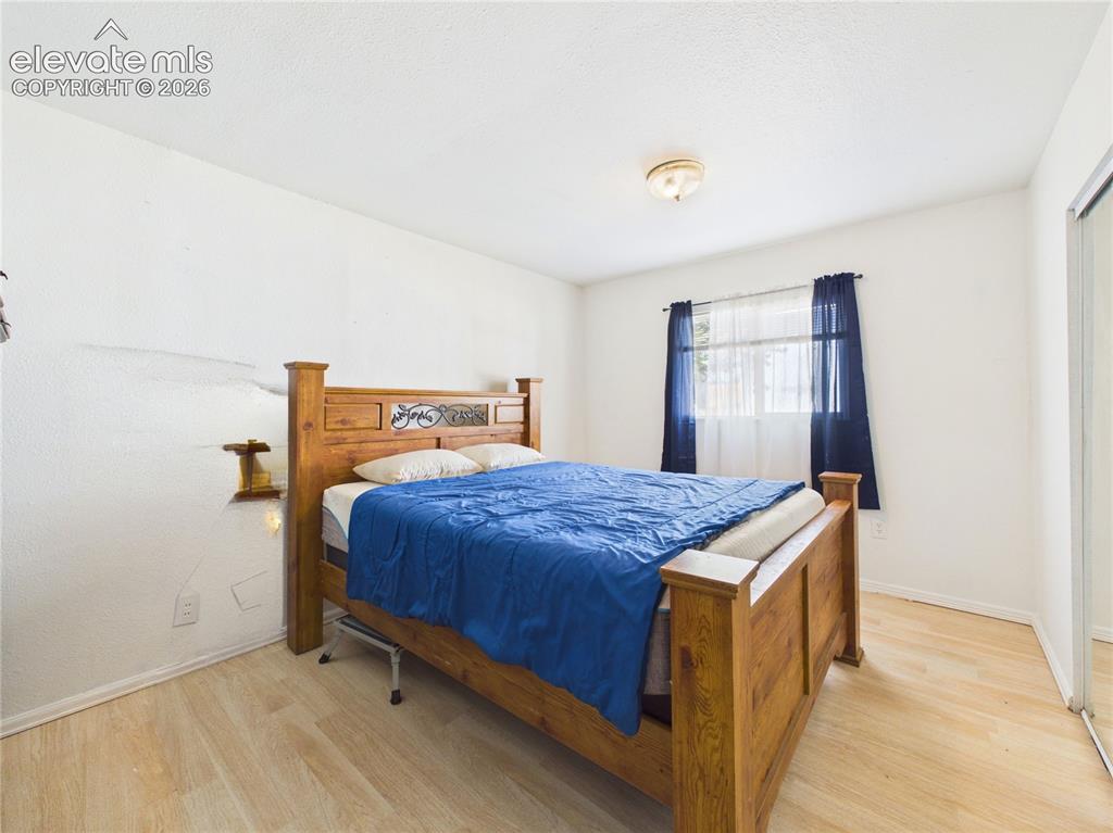 Image 15 of 36: Bedroom