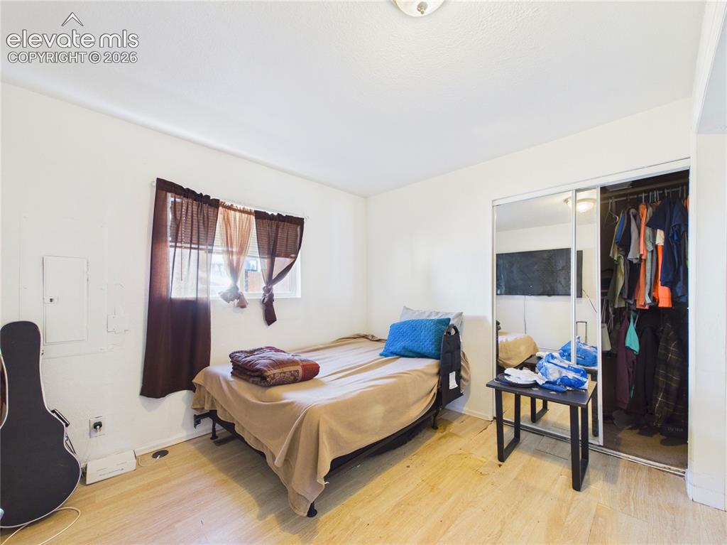 Image 19 of 36: Bedroom