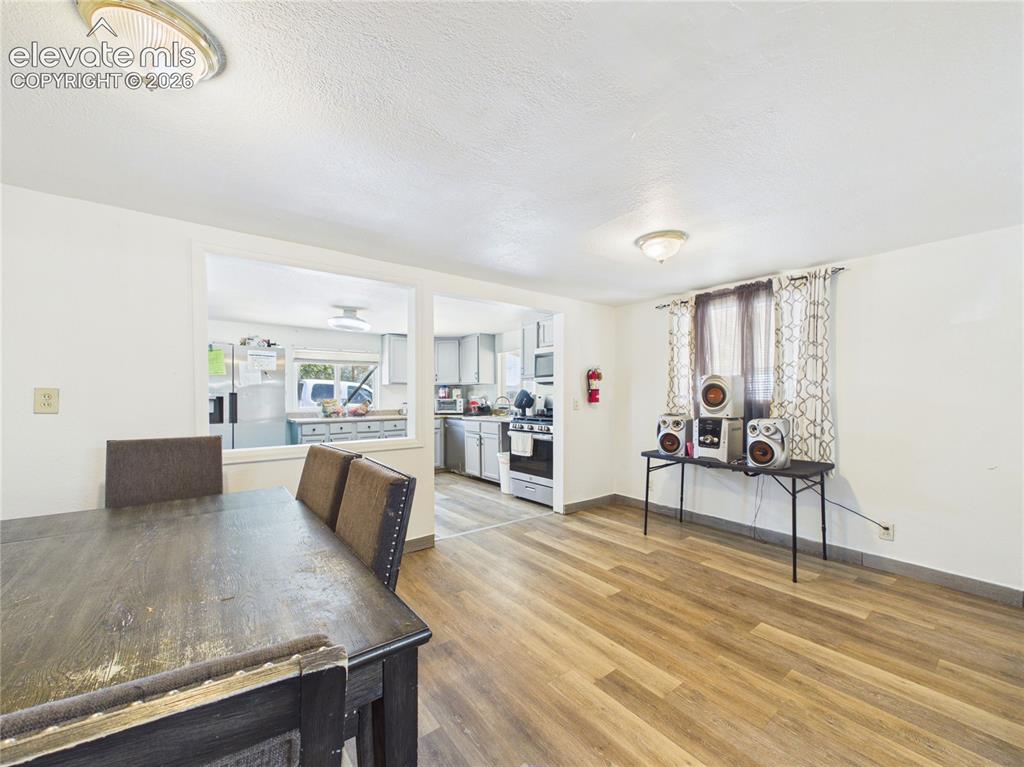 Image 8 of 36: Dining Area