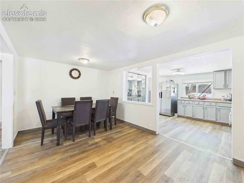 Image 9 of 36: Dining Area