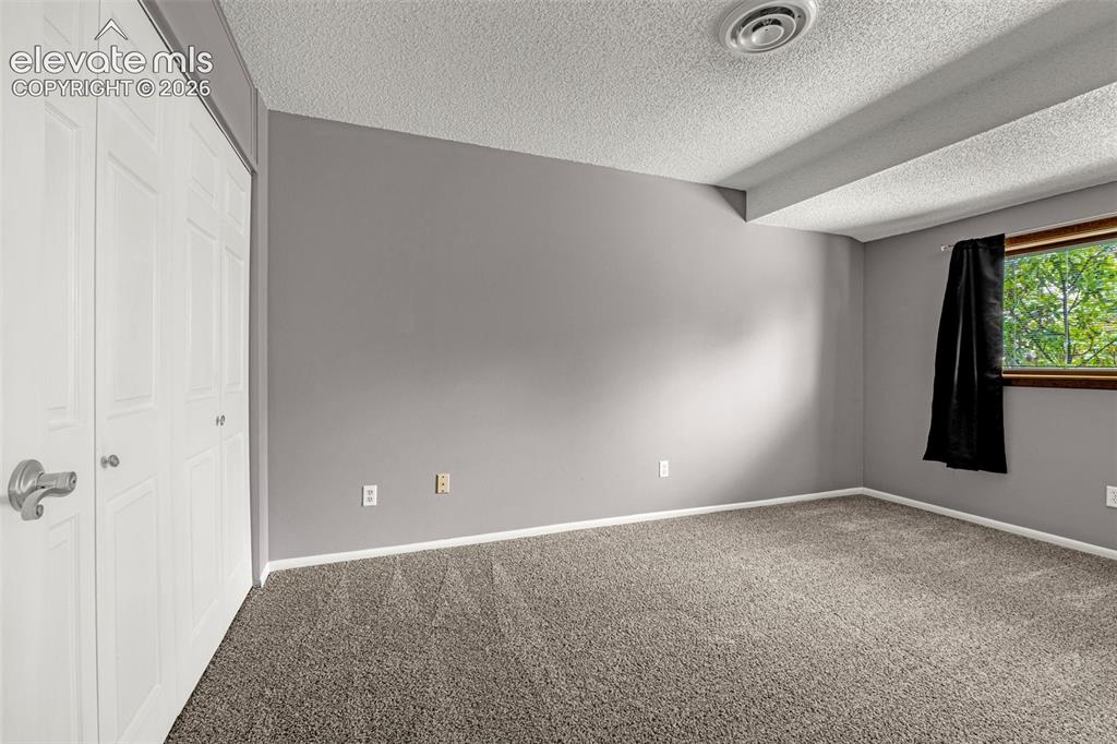 Image 15 of 30: Bedroom