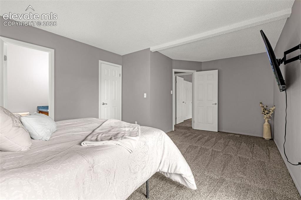 Image 16 of 30: Bedroom