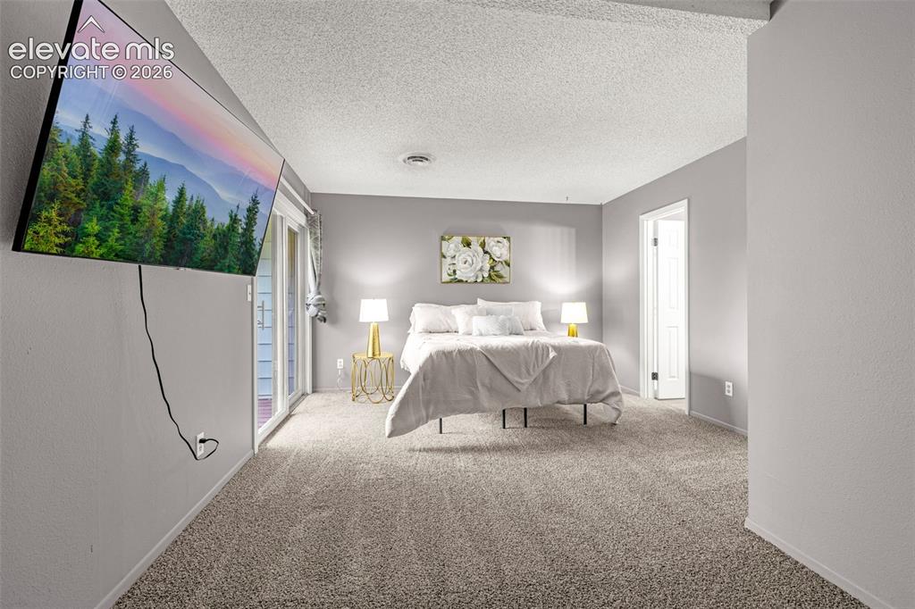 Image 17 of 30: Bedroom