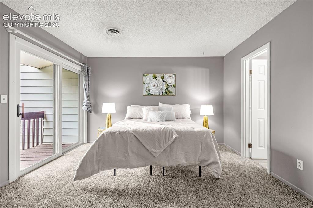 Image 18 of 30: Bedroom
