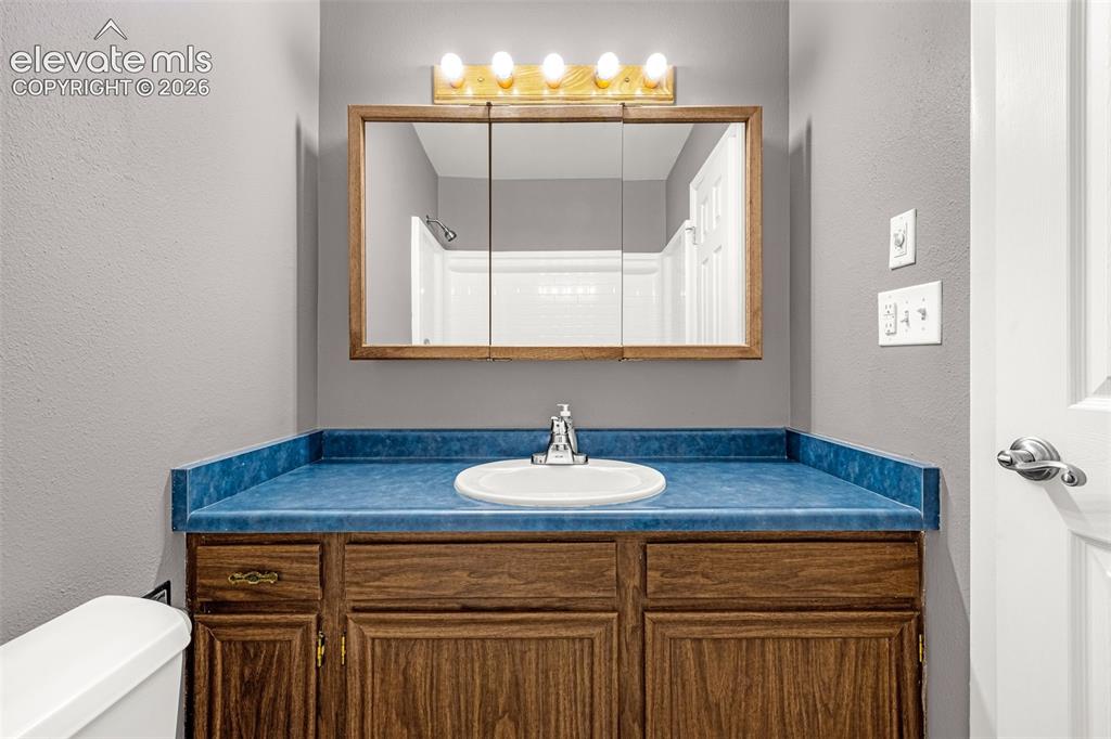 Image 20 of 30: Bathroom