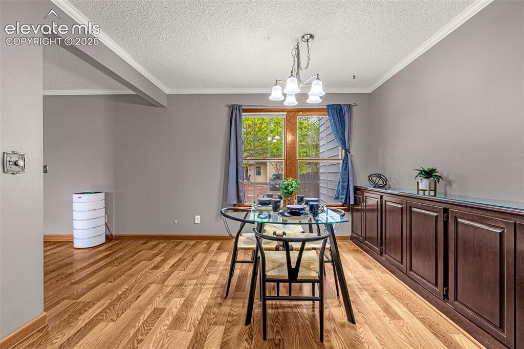 Image 8 of 30: Dining Area