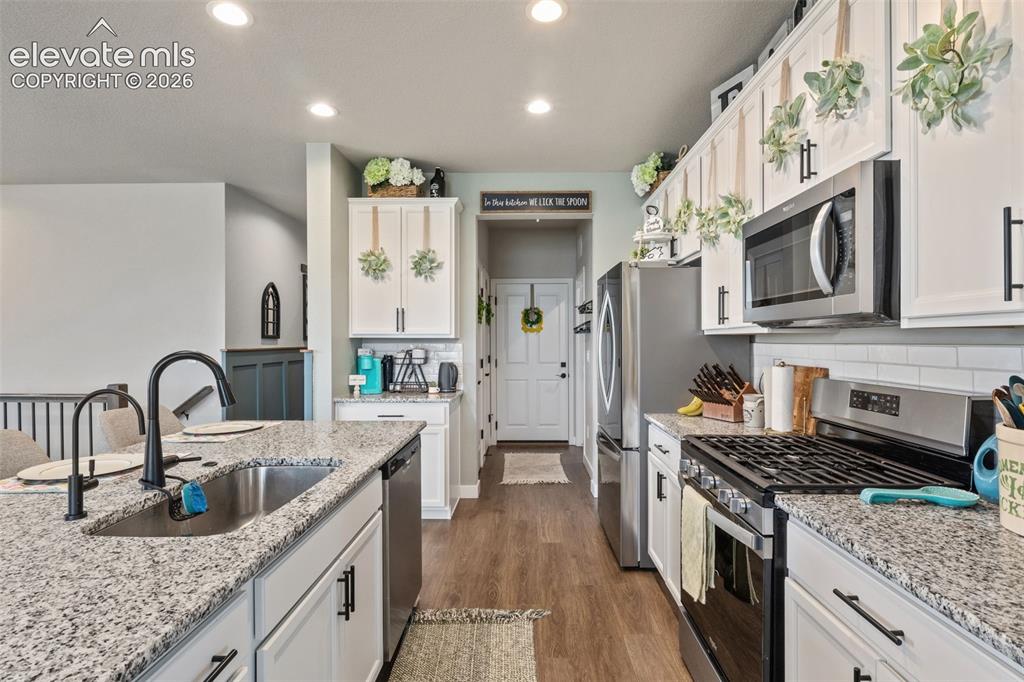 Image 10 of 45: Kitchen