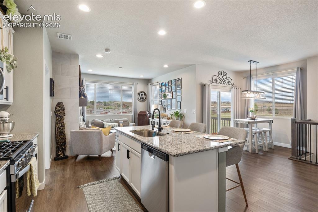 Image 12 of 45: Kitchen
