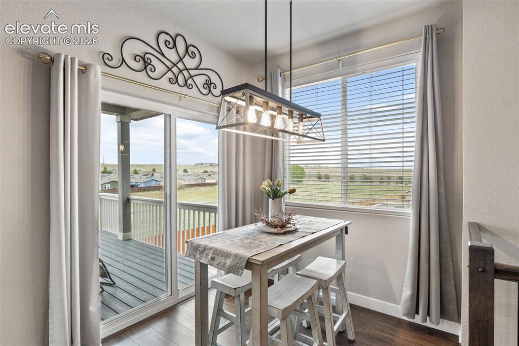 Image 15 of 45: Dining Area