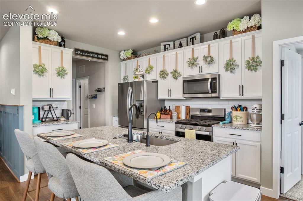 Image 9 of 45: Kitchen