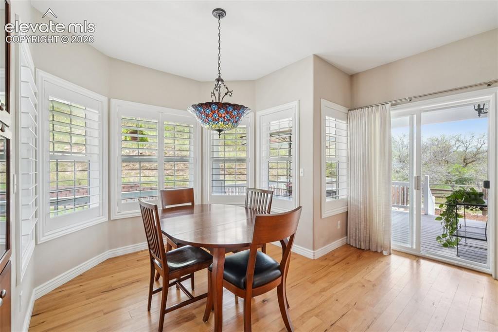 Image 14 of 50: Dining Area