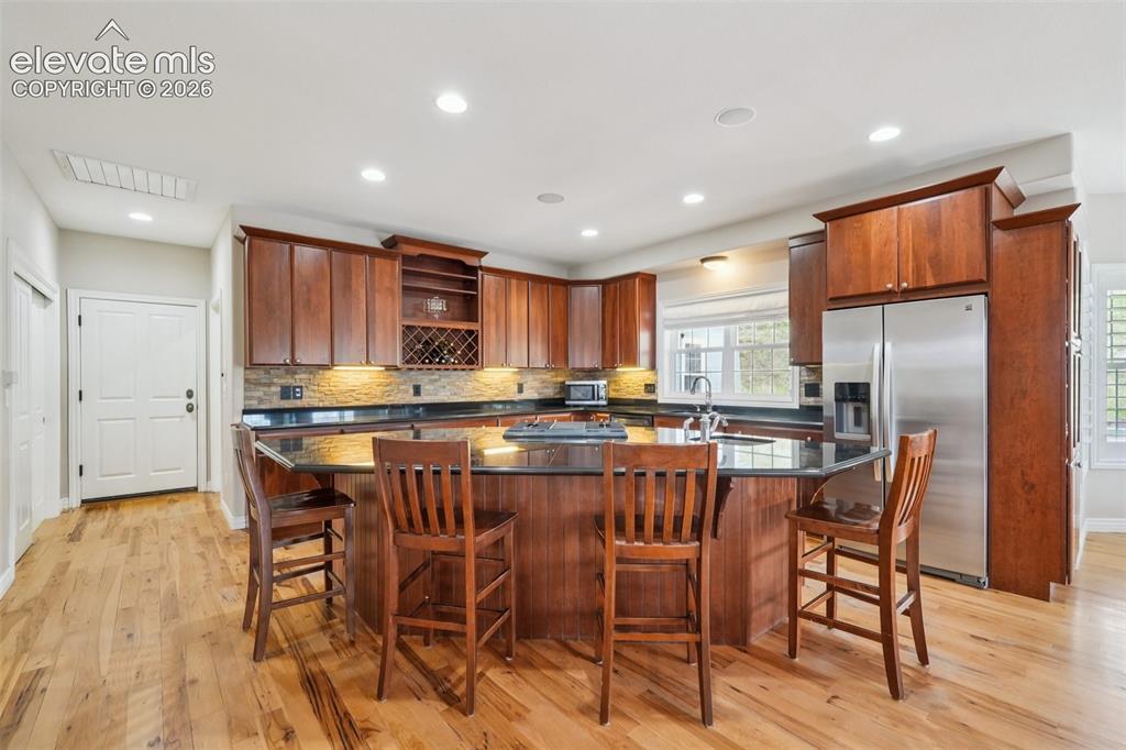 Image 16 of 50: Kitchen