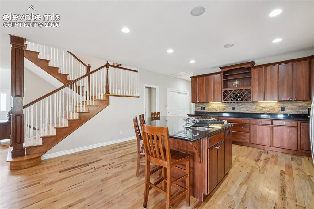 Image 18 of 50: Kitchen