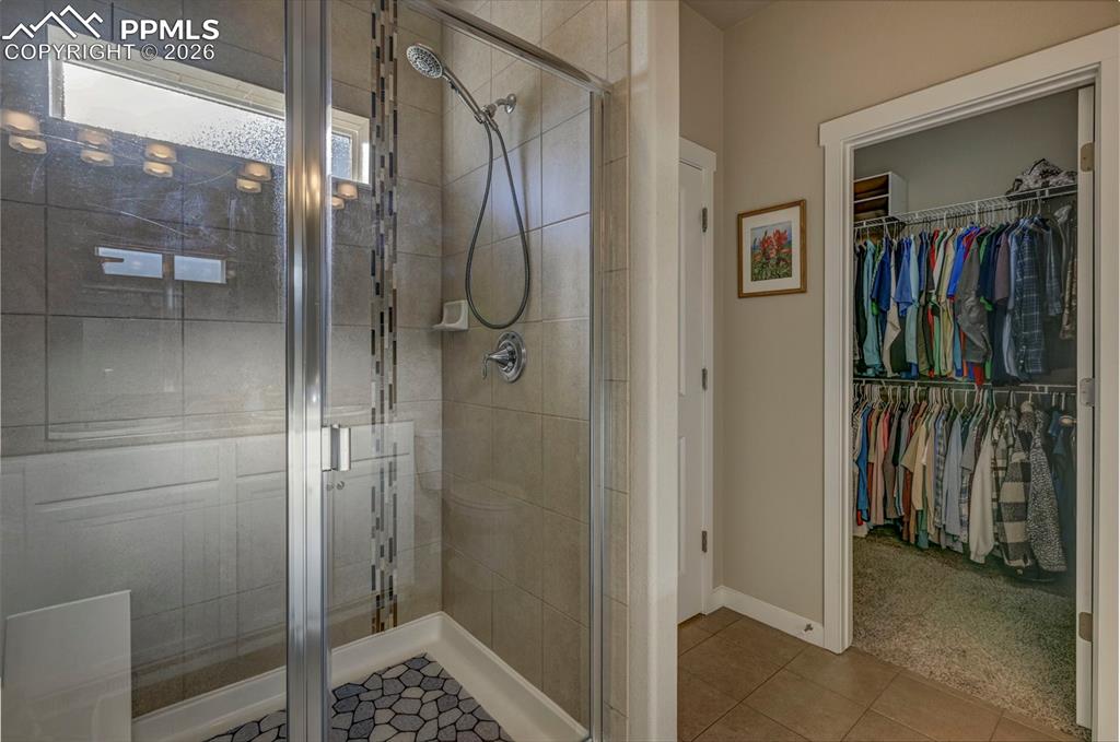 Image 14 of 44: Bathroom