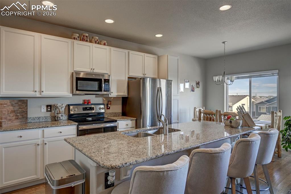 Image 22 of 44: Kitchen