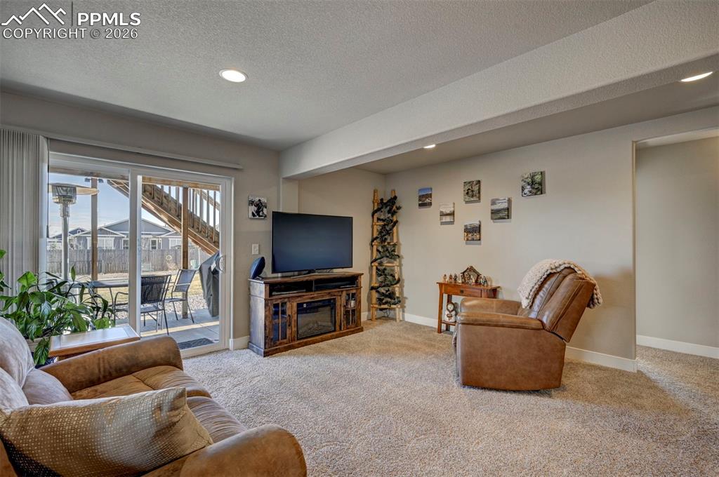 Image 28 of 44: Living Room