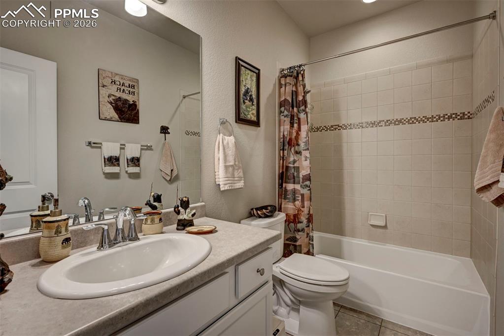 Image 8 of 44: Bathroom