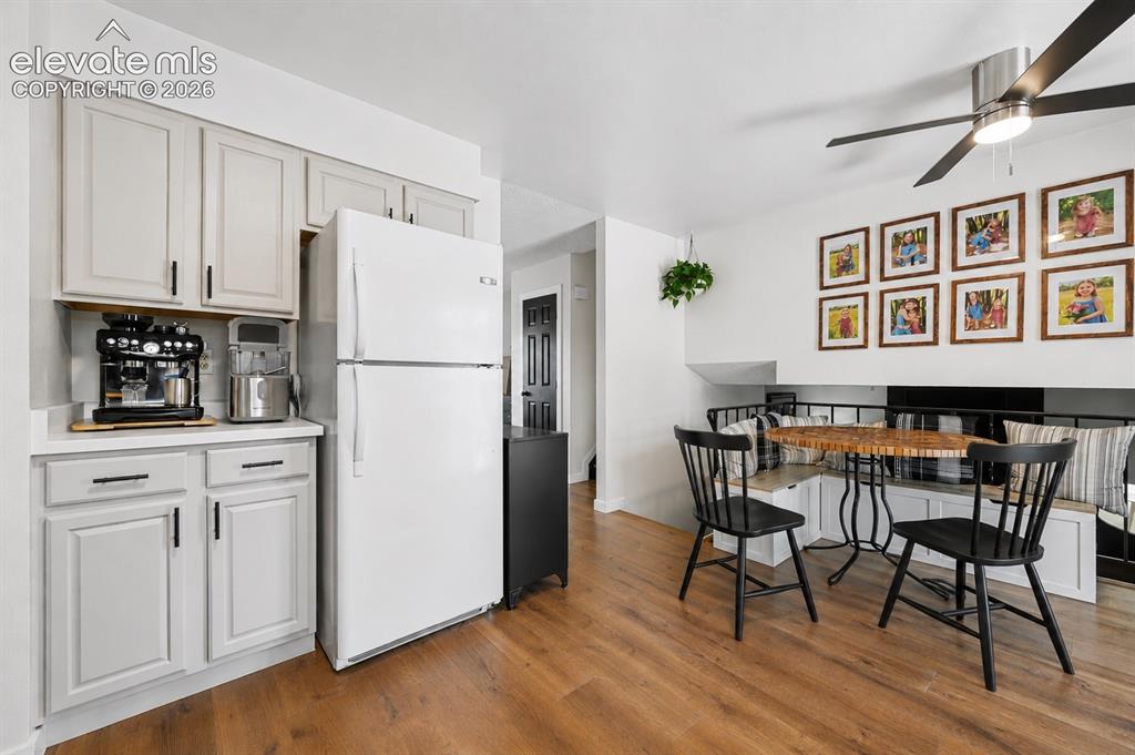 Image 9 of 28: Kitchen