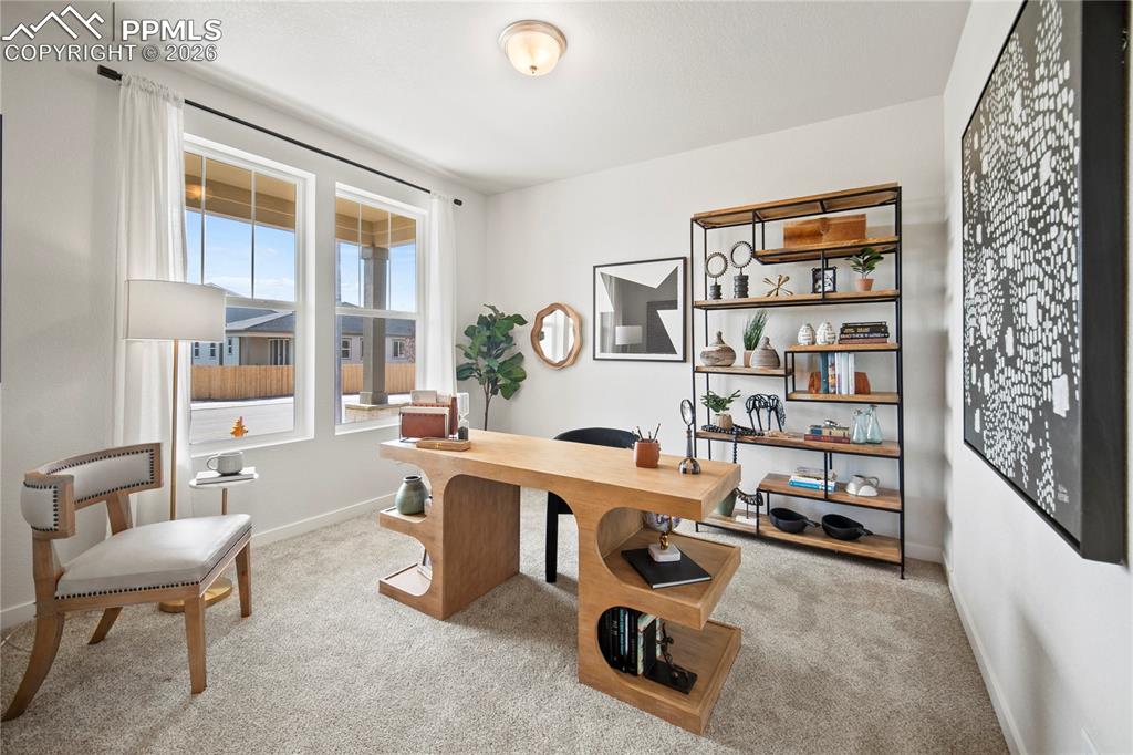 Image 17 of 40: Office