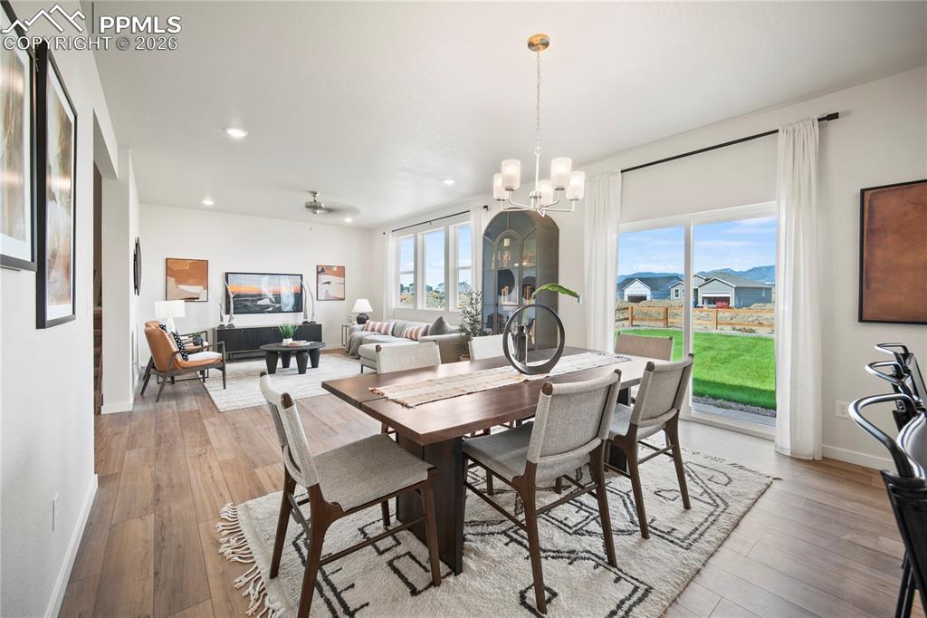 Image 19 of 40: Dining Area