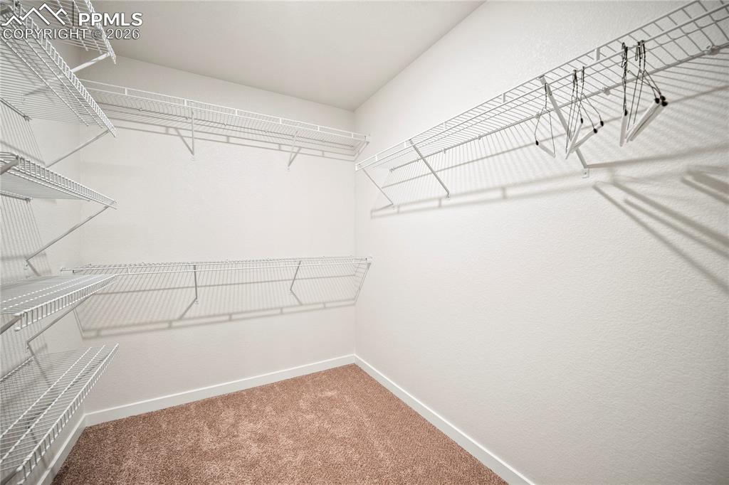 Image 29 of 40: Closet