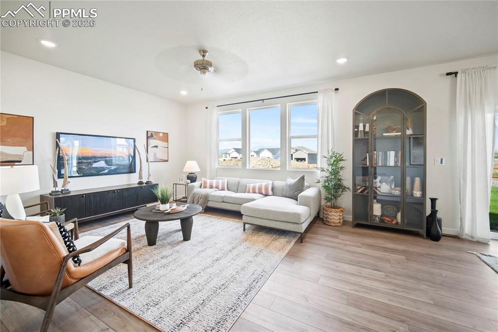 Image 7 of 40: Living Room