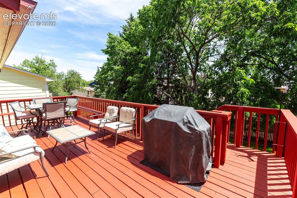 Image 14 of 50: Deck