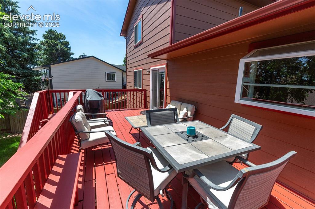 Image 16 of 50: Deck
