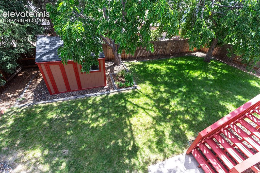 Image 46 of 50: Yard