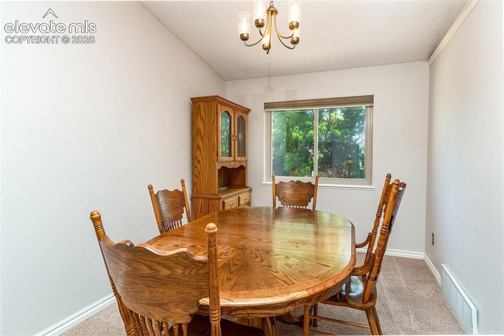 Image 9 of 50: Dining Area