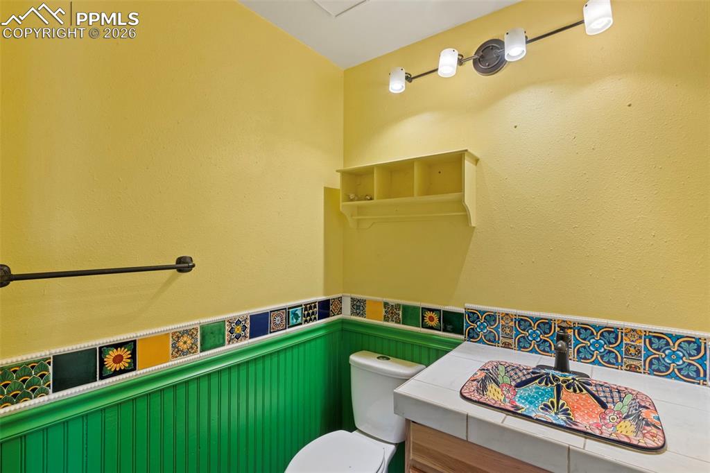 Image 15 of 44: Bathroom