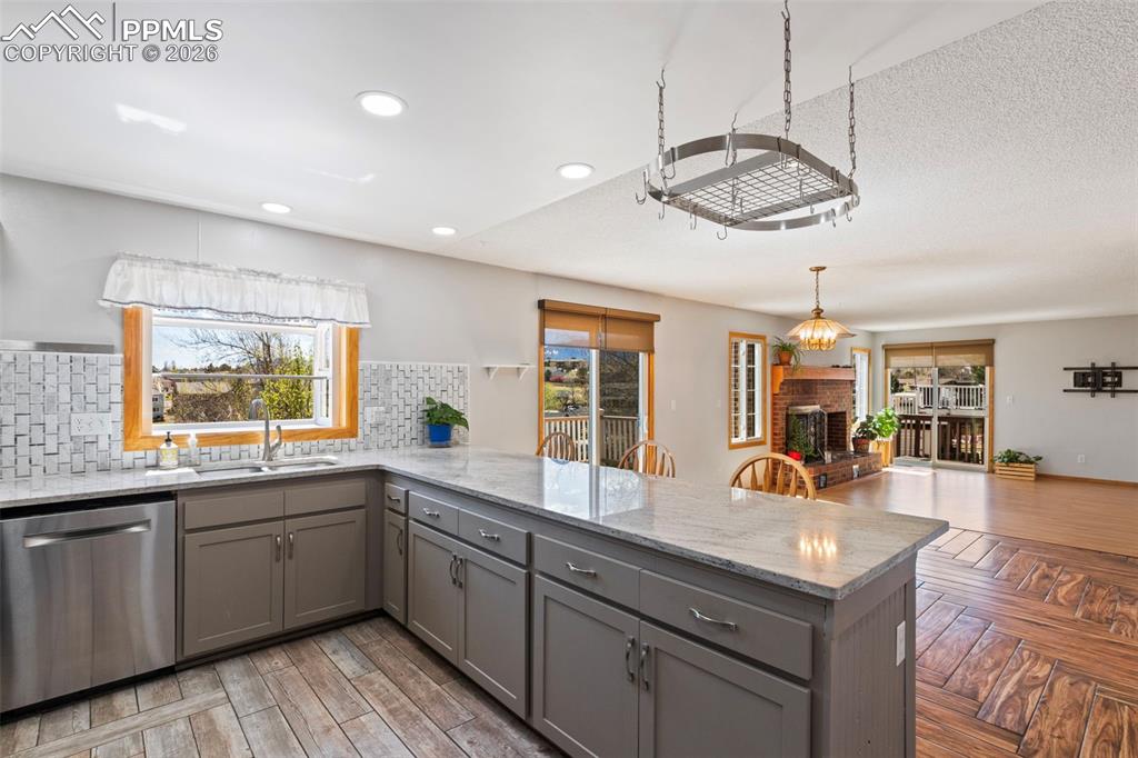 Image 2 of 44: Kitchen