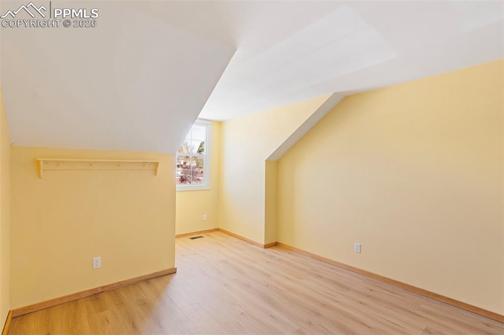 Image 26 of 44: Bedroom