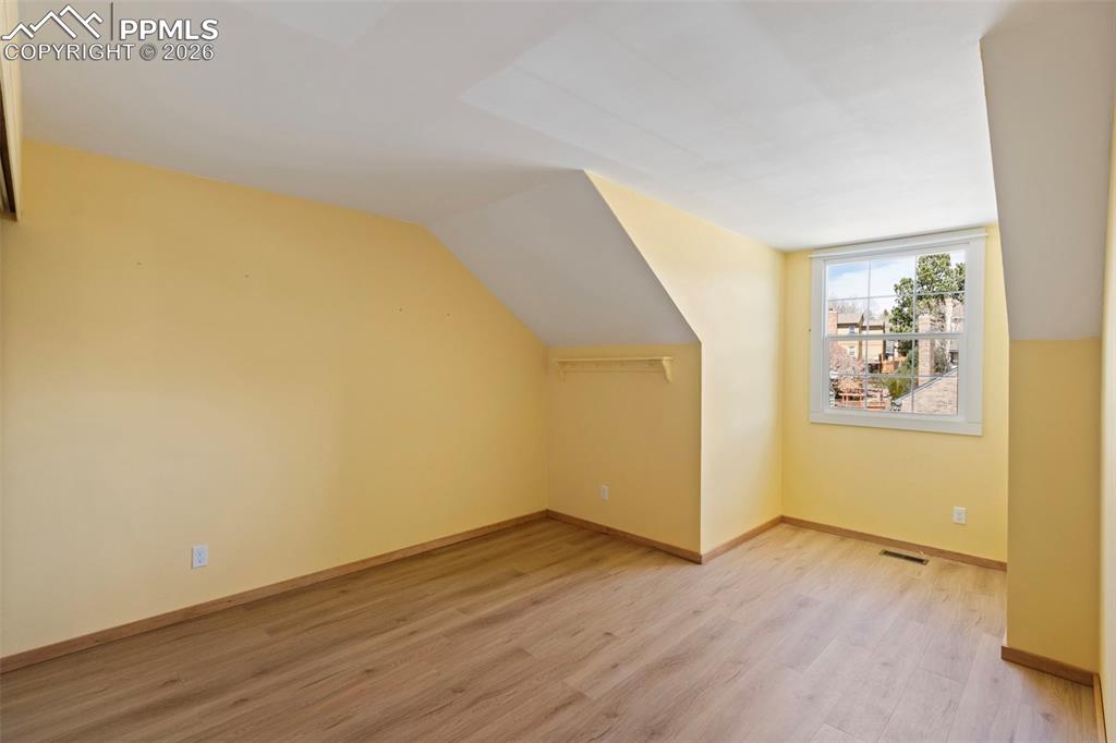 Image 27 of 44: Bedroom