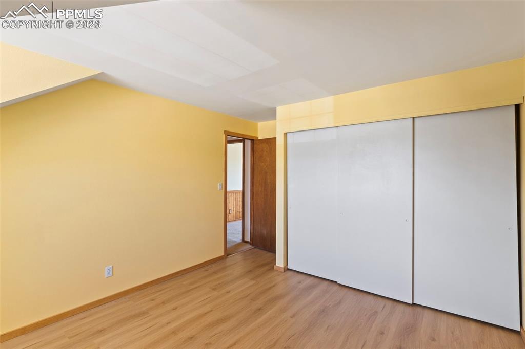 Image 28 of 44: Bedroom