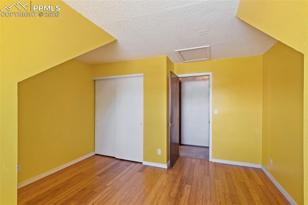 Image 31 of 44: Bedroom